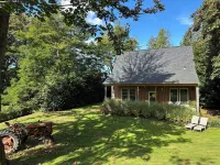 Simple Living at Luxurious, Modern Farmhouse on Bainbridge Island. Dogs ok. Hotels near Gazzam Lake Preserve