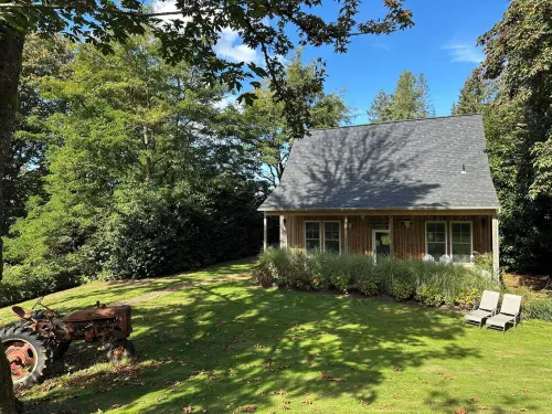 Simple Living at Luxurious, Modern Farmhouse on Bainbridge Island. Dogs ok.