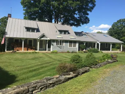 Classic Vermont farm property on 160 acres with breathtaking views and property 이스트 엔드 공원 주변 호텔