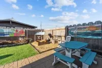 3 Bedroom, 2 Full Baths. Steps to Beach! Great Winter Rates!