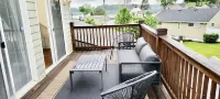 Modern cottage w/sauna, fire pit, outdoor dining, pool table, & sunroom - 5-Sterne