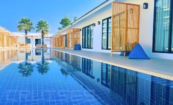 Cruises The Pool Access