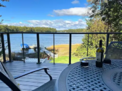 Waterfront Oasis~Pool Table~Deck~Dock~Garage ドーバーのホテル