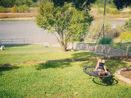 Beautiful Quiet Getaway on Llano River w/ Lake LBJ Access