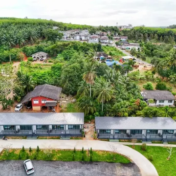 Hillside Premium Hotel Отели рядом с достопримечательностью «Тематический парк The Pirates Park»