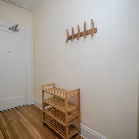 Cozy Corner: Midtown Convenience Отели рядом с достопримечательностью «Washington St»