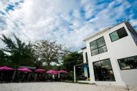 Paradise Resort Phi Phi Hotels near Center Point Dorm Room