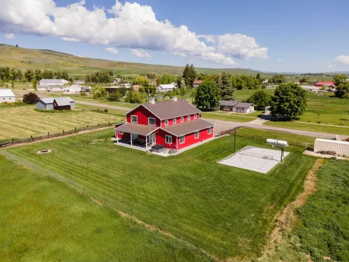 Red Barn Retreat in the Heart of Bloomington