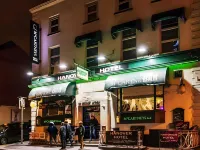 Hanover Hotel & McCartney's Bar โรงแรมใน
