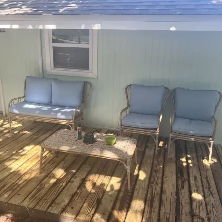 2 bd 1 bath home - King bed - close to beaches&downtown - backyard with firepit