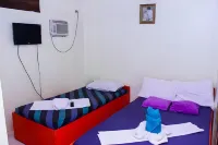 Aranas-Carillo Travellers Inn Отели в г. Numancia