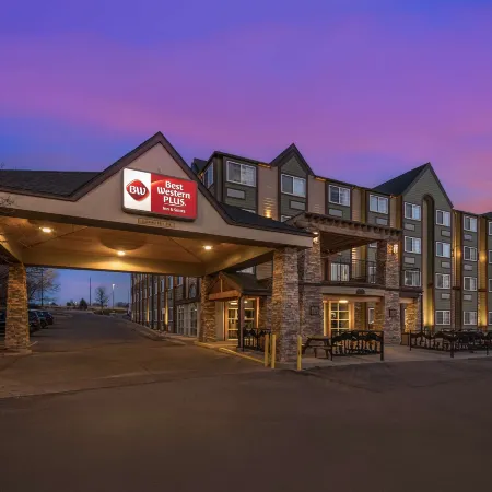 Best Western Plus Peak Vista Inn  Suites Отели рядом с достопримечательностью «Парк Коттонвуд Крик»