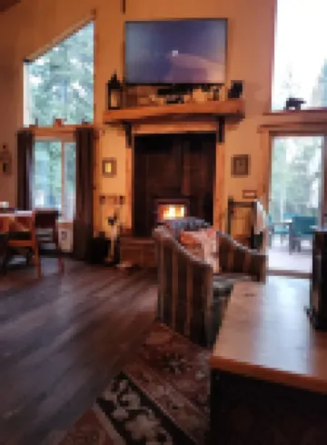 Rustic cabin in the Shaver/Huntington lake area