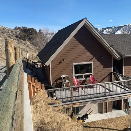 Quaint loft with spectacular views of the Gallatin Mountains
