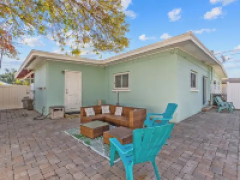 Lobster Louie's Inn - Cozy 2/1 Mins from Beaches. Fenced yard. Pet Friendly. Hoteles en Whitfield