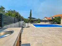 Nancy - Private Pools