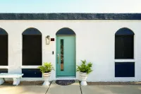 ~Villa Golden~ Centrally located, King Bed! Hotels in 