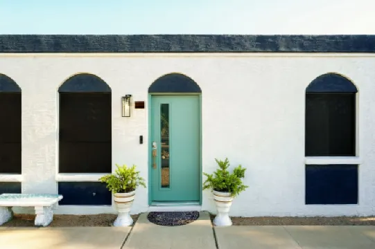 ~Villa Golden~ Centrally located, King Bed! Hotels in 