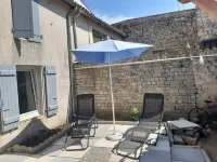 Maison en Pierre Avec Cour à 7mn de la Plage Hotel di Sainte-Marie-de-Re