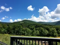 Cozy Cottage with Stunning Mountain Views