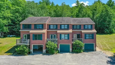 Hidden Gem! Large 3BR Condo, minutes to Pleasant Mtn! 40 Minutes to Sunday River Отели в г. Гаррисон