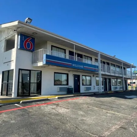 Motel 6 Denton, TX - UNT