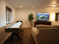 Hot tub & Arcade Full Lower Level Apartment Hotels in Eagle Mountain