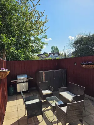 Cozy Flat with Lovely Garden - High Speed WiFi Hotels in der Nähe von Heathrow Terminal 5 station