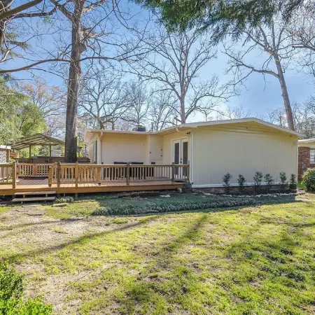 Spacious 3-bed/3-bath home close to Bruce's Field!