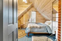 Updated cottage, walk to beach, screened in porch Hotels near Palace Playland