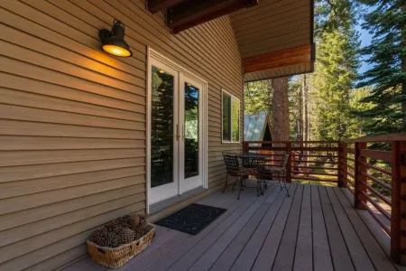 Family/Pet-Friendly Home in Soda Springs near Sugar Bowl, Truckee