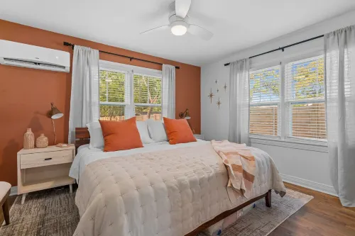 Mid-City Bungalow - 1 Mile from Bathhouse Row - Pet Friendly! 핫스프링스 호텔