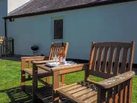 Cosy dog friendly cottage in an idyllic rural setting near amazing beaches