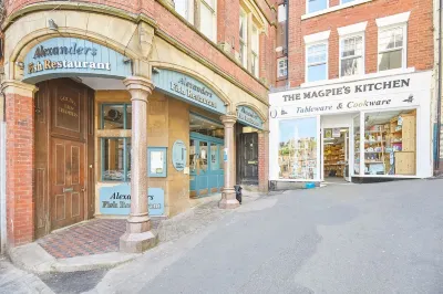 Host Stay 現代工業風金獅公寓 鄰近The Staircase Cafe的酒店