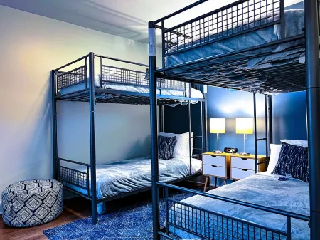 Set within a beautifully restored 19th century home in the heart of Watkins Glen Отели рядом с достопримечательностью «Парк штата Уоткинс Глен»