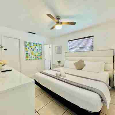 Sunrise Family Oasis Pool Lake Canal Views Rooms