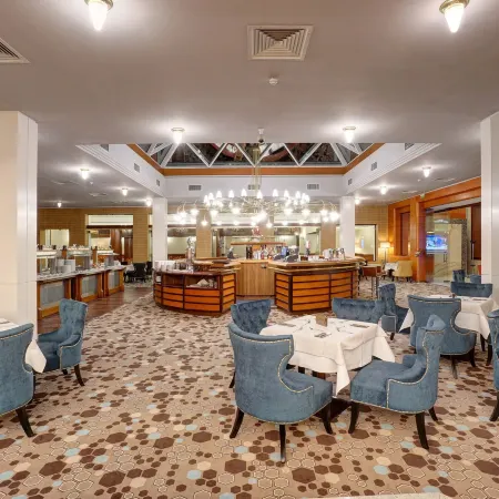 Hotel Aro Palace