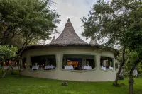 Lake Manyara Serena Safari Lodge - parking