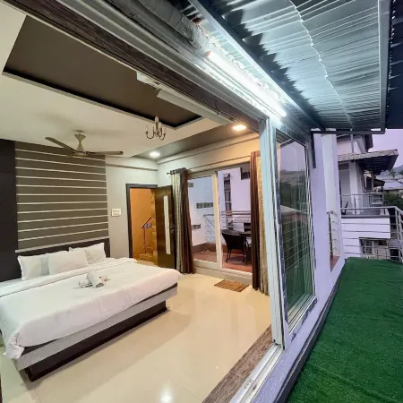 Greystone 4BHK Pvt Pool by Stellar Stays
