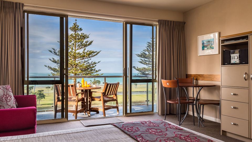 Pebble Beach Motor Inn