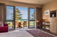 Pebble Beach Motor Inn - piscine