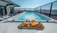 Naomi Boutique Suites - Pool