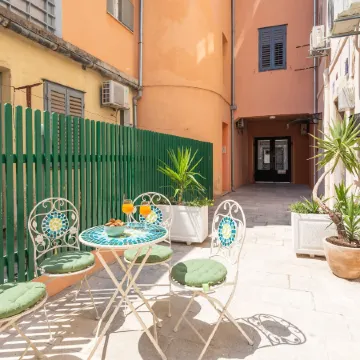 Luxury Apartment Toni with Patio in the Heart of Split