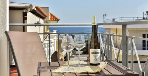 Nautilus Apartments Airport by Airstay