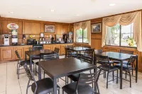 Super 8 by Wyndham League City/Kemah Area Hotels in League City