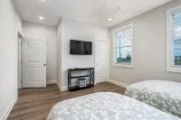 CC4-Awesome 3 Bedroom Townhome Perfect for Gamedays