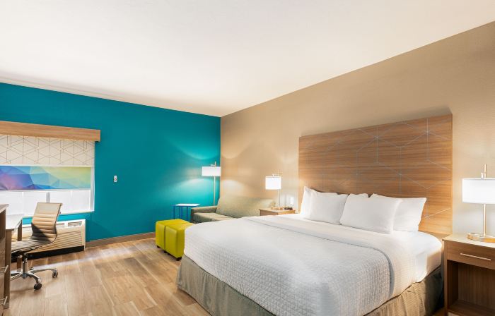La Quinta Inn & Suites by Wyndham Shawnee