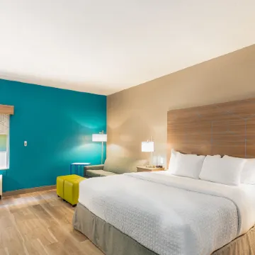 La Quinta Inn & Suites by Wyndham Shawnee