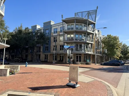 Luxury Apartment In Dallas w/ Extensive Amenities. Отели в г. Аддисон