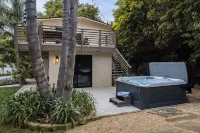 New Remodeled Home 5 Min Walk to Beach in Montecito, Spa, FirePit, BBQ.